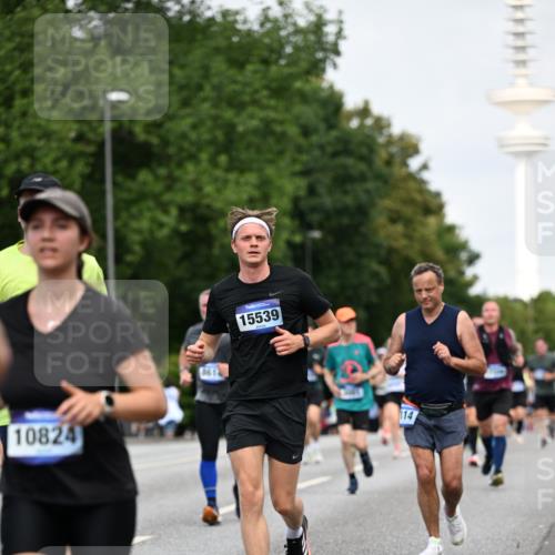 29.06.2025 - hella hamburg halbmarathon Dr. Thomas Lammeyer http://msf.ph/oto/8153087 29.06.2025 10:07:31 Kennedybrücke 1114, 1135, 1138, 1482, 1702, 1885, 2594, 2759, 2782, 2810, 3001, 3572, 3630, 4066, 4307, 4511, 4613, 6217, 6391, 7006, 7210, 7211, 7290, 7306, 7935, 8614, 9439, 9453, 9554, 10824 meine-sportfotos.de