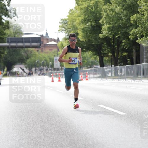 29.06.2025 - hella hamburg halbmarathon Jannik Wohlers http://msf.ph/oto/8153090 29.06.2025 09:32:13 Lombardsbrücke 14, 17, 19, 21 meine-sportfotos.de