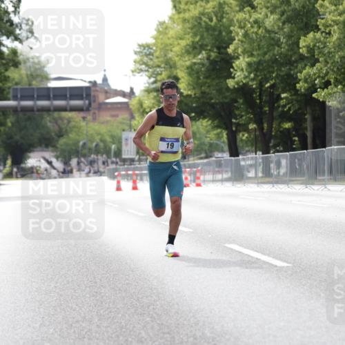 29.06.2025 - hella hamburg halbmarathon Jannik Wohlers http://msf.ph/oto/8153096 29.06.2025 09:32:13 Lombardsbrücke 14, 17, 19, 21 meine-sportfotos.de