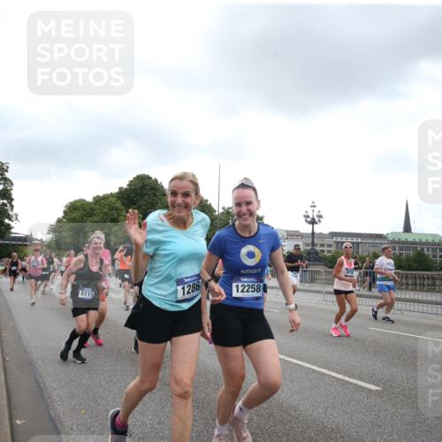 29.06.2025 - hella hamburg halbmarathon Jannik Wohlers http://msf.ph/oto/8153099 29.06.2025 10:46:40 Lombardsbrücke 1073, 1185, 1286, 1593, 1607, 1720, 1961, 2211, 2327, 2537, 2555, 2556, 2665, 2981, 4239, 4483, 5111, 5114, 5796, 5953, 6485, 6496, 7073, 7430, 7431, 8131, 8486, 8684, 8706, 8967, 9050, 9139, 9557, 9743, 9758, 9774, 9949, 10514, 10515, 11618, 11621, 12258, 12538, 12630, 12989, 13172, 13430, 13431, 13756, 14370, 14680, 14891, 15806, 15865, 16077, 16684, 16836, 17015, 17288, 17356, 18147, 18315, 18403, 18654, 18674, 18950 meine-sportfotos.de