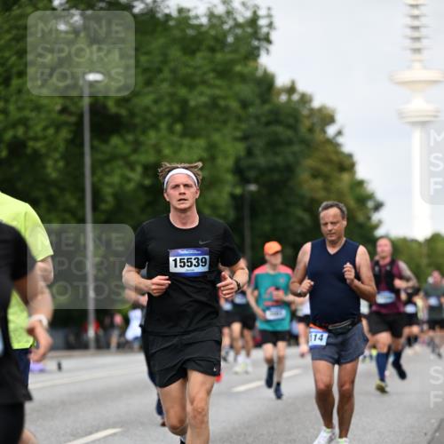 29.06.2025 - hella hamburg halbmarathon Dr. Thomas Lammeyer http://msf.ph/oto/8153101 29.06.2025 10:07:32 Kennedybrücke 1114, 1135, 1138, 1482, 1702, 1885, 2594, 2759, 2782, 2810, 3001, 3572, 3630, 4066, 4307, 4511, 4587, 4613, 6217, 6391, 7006, 7210, 7211, 7290, 7306, 7935, 8614, 9439, 9453, 9554, 10824 meine-sportfotos.de