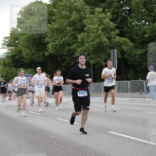 29.06.2025 - hella hamburg halbmarathon Jannik Wohlers http://msf.ph/oto/8153102 29.06.2025 10:52:48 Lombardsbrücke 2291, 2409, 4195, 4626, 5428, 6135, 6521, 7483, 7681, 8414, 9764, 10043, 10490, 10661, 11520, 11524, 12193, 12219, 12700, 13011, 13326, 13489, 13916, 13917, 14038, 14419, 14761, 14977, 16137, 17012, 17577, 17600, 18311, 18988 meine-sportfotos.de