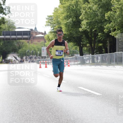 29.06.2025 - hella hamburg halbmarathon Jannik Wohlers http://msf.ph/oto/8153104 29.06.2025 09:32:13 Lombardsbrücke 14, 17, 19, 21 meine-sportfotos.de