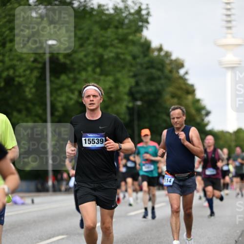 29.06.2025 - hella hamburg halbmarathon Dr. Thomas Lammeyer http://msf.ph/oto/8153107 29.06.2025 10:07:32 Kennedybrücke 1114, 1135, 1138, 1482, 1702, 1885, 2594, 2759, 2782, 2810, 3001, 3572, 3630, 4066, 4307, 4511, 4587, 4613, 6217, 6391, 7006, 7210, 7211, 7290, 7306, 7935, 8614, 9439, 9453, 9554, 10824 meine-sportfotos.de