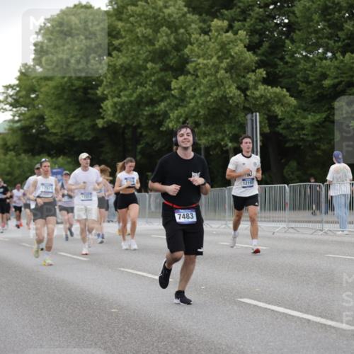 29.06.2025 - hella hamburg halbmarathon Jannik Wohlers http://msf.ph/oto/8153109 29.06.2025 10:52:48 Lombardsbrücke 2291, 2409, 4195, 4626, 5428, 6135, 6521, 7483, 7681, 8414, 9764, 10043, 10490, 10661, 11520, 11524, 12193, 12219, 12700, 13011, 13326, 13489, 13916, 13917, 14038, 14419, 14761, 14977, 16137, 17012, 17577, 17600, 18311, 18988 meine-sportfotos.de