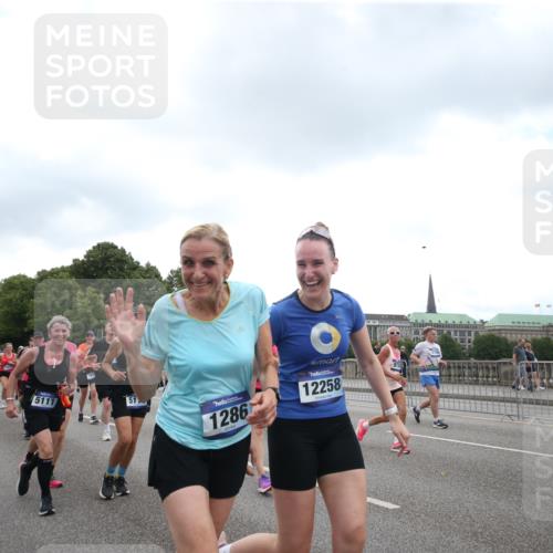 29.06.2025 - hella hamburg halbmarathon Jannik Wohlers http://msf.ph/oto/8153114 29.06.2025 10:46:40 Lombardsbrücke 1073, 1185, 1286, 1593, 1607, 1720, 1961, 2211, 2327, 2537, 2555, 2556, 2665, 2981, 4239, 4483, 5111, 5114, 5796, 5953, 6485, 6496, 7073, 7430, 7431, 8131, 8486, 8684, 8706, 8967, 9050, 9139, 9557, 9743, 9758, 9774, 9949, 10514, 10515, 11618, 11621, 12258, 12538, 12630, 12989, 13172, 13430, 13431, 13756, 14370, 14680, 14891, 15806, 15865, 16077, 16684, 16836, 17015, 17288, 17356, 18147, 18315, 18403, 18654, 18674, 18950 meine-sportfotos.de