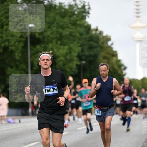 29.06.2025 - hella hamburg halbmarathon Dr. Thomas Lammeyer http://msf.ph/oto/8153117 29.06.2025 10:07:32 Kennedybrücke 1114, 1135, 1138, 1482, 1702, 1885, 2594, 2759, 2782, 2810, 3001, 3572, 3630, 4066, 4307, 4511, 4587, 4613, 6217, 6391, 7006, 7210, 7211, 7290, 7306, 7935, 8614, 9439, 9453, 9554, 10824 meine-sportfotos.de