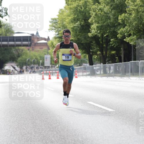 29.06.2025 - hella hamburg halbmarathon Jannik Wohlers http://msf.ph/oto/8153119 29.06.2025 09:32:13 Lombardsbrücke 14, 17, 19, 21 meine-sportfotos.de