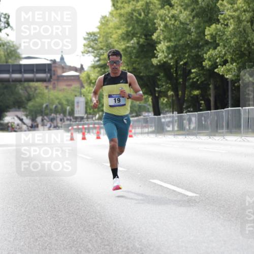 29.06.2025 - hella hamburg halbmarathon Jannik Wohlers http://msf.ph/oto/8153122 29.06.2025 09:32:13 Lombardsbrücke 14, 17, 19, 21 meine-sportfotos.de