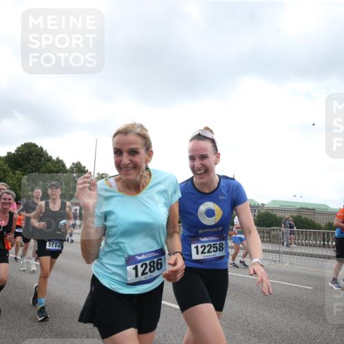 29.06.2025 - hella hamburg halbmarathon Jannik Wohlers http://msf.ph/oto/8153127 29.06.2025 10:46:41 Lombardsbrücke 1073, 1185, 1286, 1593, 1607, 1961, 2211, 2327, 2537, 2555, 2556, 2665, 2981, 4239, 4483, 5111, 5114, 5796, 5953, 6485, 6496, 7073, 7430, 7431, 8131, 8486, 8684, 8706, 8967, 9050, 9139, 9557, 9758, 9774, 9949, 10514, 11618, 11621, 12258, 12538, 12630, 12989, 13172, 13430, 13431, 13819, 14370, 14680, 15806, 15865, 16077, 16684, 16836, 17015, 17288, 17356, 18147, 18403, 18654, 18674, 18753, 18950 meine-sportfotos.de