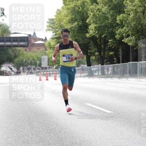 29.06.2025 - hella hamburg halbmarathon Jannik Wohlers http://msf.ph/oto/8153128 29.06.2025 09:32:13 Lombardsbrücke 14, 17, 19, 21 meine-sportfotos.de