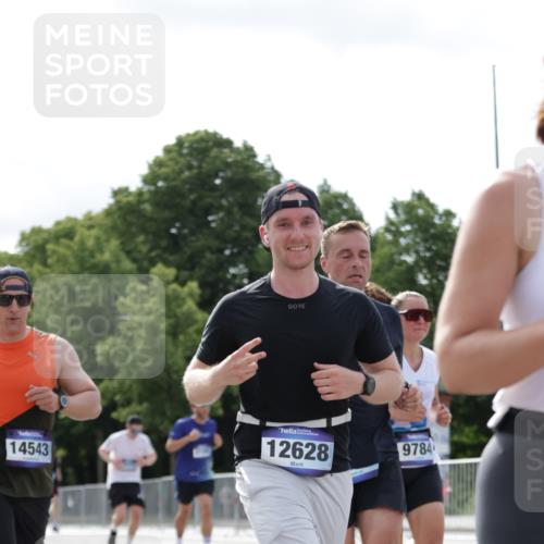 29.06.2025 - hella hamburg halbmarathon Jannik Wohlers http://msf.ph/oto/8153130 29.06.2025 10:15:36 Lombardsbrücke 1156, 1308, 1651, 2071, 2076, 2165, 2436, 2803, 3167, 4828, 5046, 5423, 7897, 7941, 7942, 8169, 8274, 8554, 8746, 8885, 9675, 9784, 9802, 10107, 10608, 10844, 11113, 11303, 11478, 11774, 11783, 11818, 12427, 12469, 12628, 14543, 14559, 15571, 15724, 15889, 16020, 16348, 16606, 17692, 18641, 19030 meine-sportfotos.de