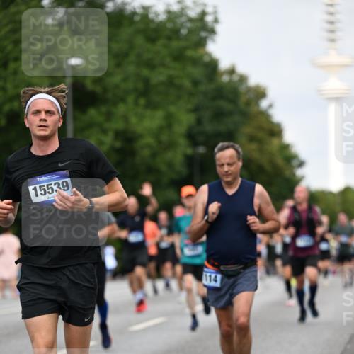 29.06.2025 - hella hamburg halbmarathon Dr. Thomas Lammeyer http://msf.ph/oto/8153137 29.06.2025 10:07:33 Kennedybrücke 1114, 1135, 1138, 1482, 1702, 1885, 2594, 2759, 2782, 3001, 3572, 3630, 4066, 4307, 4511, 4587, 4613, 5464, 6217, 6391, 7006, 7210, 7211, 7290, 7306, 7935, 8614, 9439, 9453, 9554, 10824 meine-sportfotos.de