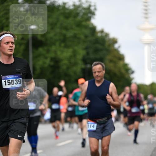 29.06.2025 - hella hamburg halbmarathon Dr. Thomas Lammeyer http://msf.ph/oto/8153148 29.06.2025 10:07:33 Kennedybrücke 1114, 1135, 1138, 1482, 1702, 1885, 2594, 2759, 2782, 3001, 3572, 3630, 4066, 4307, 4511, 4587, 4613, 5464, 6217, 6391, 7006, 7210, 7211, 7290, 7306, 7935, 8614, 9439, 9453, 9554, 10824 meine-sportfotos.de