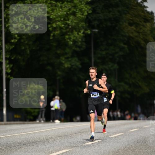 29.06.2025 - hella hamburg halbmarathon Dr. Thomas Lammeyer http://msf.ph/oto/8153170 29.06.2025 09:42:13 Kennedybrücke 4524 meine-sportfotos.de