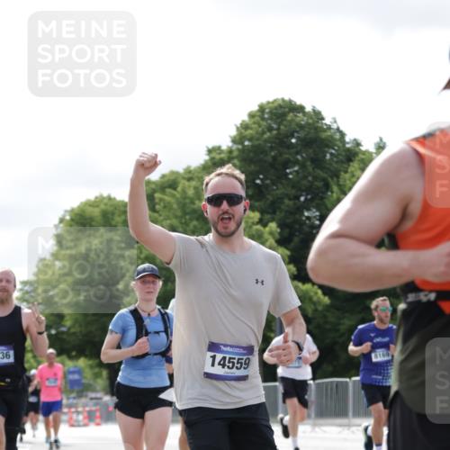 29.06.2025 - hella hamburg halbmarathon Jannik Wohlers http://msf.ph/oto/8153174 29.06.2025 10:15:37 Lombardsbrücke 1156, 1308, 1651, 2071, 2076, 2165, 2436, 2803, 3167, 4828, 5046, 5423, 7897, 7941, 7942, 8169, 8274, 8554, 8746, 8885, 9601, 9675, 9784, 9802, 10107, 10292, 10608, 10844, 11113, 11303, 11478, 11774, 11783, 11818, 12427, 12628, 14543, 14559, 15571, 15724, 15889, 16020, 16348, 16606, 17692, 18641, 19030 meine-sportfotos.de