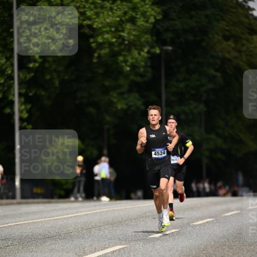 29.06.2025 - hella hamburg halbmarathon Dr. Thomas Lammeyer http://msf.ph/oto/8153182 29.06.2025 09:42:13 Kennedybrücke 4524 meine-sportfotos.de
