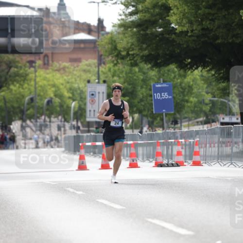 29.06.2025 - hella hamburg halbmarathon Jannik Wohlers http://msf.ph/oto/8153188 29.06.2025 09:32:53 Lombardsbrücke  meine-sportfotos.de