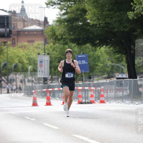 29.06.2025 - hella hamburg halbmarathon Jannik Wohlers http://msf.ph/oto/8153200 29.06.2025 09:32:54 Lombardsbrücke  meine-sportfotos.de