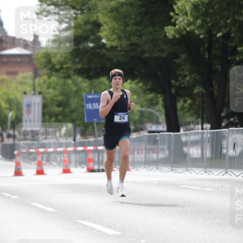 29.06.2025 - hella hamburg halbmarathon Jannik Wohlers http://msf.ph/oto/8153204 29.06.2025 09:32:55 Lombardsbrücke 24 meine-sportfotos.de