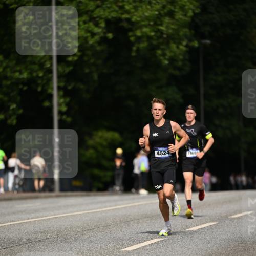 29.06.2025 - hella hamburg halbmarathon Dr. Thomas Lammeyer http://msf.ph/oto/8153206 29.06.2025 09:42:14 Kennedybrücke 4524 meine-sportfotos.de
