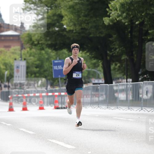 29.06.2025 - hella hamburg halbmarathon Jannik Wohlers http://msf.ph/oto/8153210 29.06.2025 09:32:55 Lombardsbrücke 24 meine-sportfotos.de