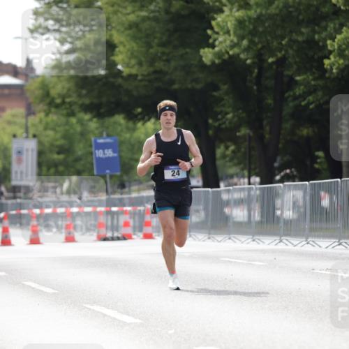 29.06.2025 - hella hamburg halbmarathon Jannik Wohlers http://msf.ph/oto/8153218 29.06.2025 09:32:55 Lombardsbrücke 24 meine-sportfotos.de