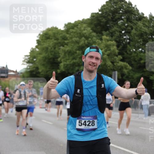 29.06.2025 - hella hamburg halbmarathon Jannik Wohlers http://msf.ph/oto/8153221 29.06.2025 10:52:52 Lombardsbrücke 1340, 1900, 1906, 2065, 2409, 4195, 4626, 5428, 7483, 8189, 8212, 8414, 8515, 8906, 9685, 9764, 10043, 10175, 10490, 10661, 12193, 12219, 12700, 13011, 13326, 13489, 13916, 13917, 14038, 14419, 14761, 16137, 17012, 17577, 17600, 18311, 18988 meine-sportfotos.de