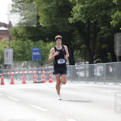 29.06.2025 - hella hamburg halbmarathon Jannik Wohlers http://msf.ph/oto/8153223 29.06.2025 09:32:55 Lombardsbrücke 24 meine-sportfotos.de