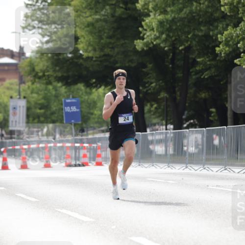 29.06.2025 - hella hamburg halbmarathon Jannik Wohlers http://msf.ph/oto/8153227 29.06.2025 09:32:55 Lombardsbrücke 24 meine-sportfotos.de