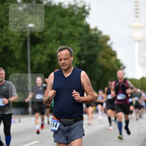 29.06.2025 - hella hamburg halbmarathon Dr. Thomas Lammeyer http://msf.ph/oto/8153228 29.06.2025 10:07:34 Kennedybrücke 1114, 1135, 1138, 1482, 1702, 1885, 2594, 2759, 2782, 3001, 3572, 4307, 4511, 4587, 4613, 5396, 5464, 6217, 6391, 7006, 7210, 7211, 7277, 7278, 7279, 7290, 7306, 7935, 8614, 9439, 9453, 9554, 10824 meine-sportfotos.de