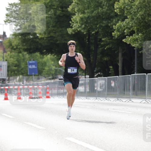 29.06.2025 - hella hamburg halbmarathon Jannik Wohlers http://msf.ph/oto/8153231 29.06.2025 09:32:56 Lombardsbrücke 24 meine-sportfotos.de