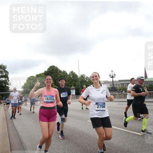 29.06.2025 - hella hamburg halbmarathon Jannik Wohlers http://msf.ph/oto/8153232 29.06.2025 10:47:58 Lombardsbrücke 1157, 1645, 2037, 2195, 2418, 2475, 2627, 2756, 2909, 2958, 3224, 3320, 3504, 3661, 3679, 3933, 4588, 5585, 5781, 5952, 6143, 7532, 8461, 8948, 9775, 9921, 10059, 10145, 11742, 12022, 12104, 12152, 12192, 12439, 12452, 12932, 13377, 13529, 13559, 13675, 13861, 13914, 14050, 15489, 15593, 15715, 15743, 16141, 16368, 16669, 16693, 16935, 16965, 17631, 17930, 18248, 18967 meine-sportfotos.de
