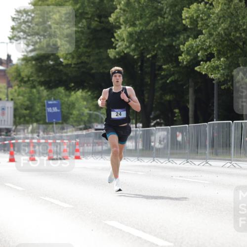 29.06.2025 - hella hamburg halbmarathon Jannik Wohlers http://msf.ph/oto/8153235 29.06.2025 09:32:56 Lombardsbrücke 24 meine-sportfotos.de