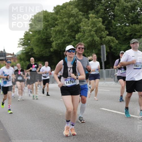 29.06.2025 - hella hamburg halbmarathon Jannik Wohlers http://msf.ph/oto/8153238 29.06.2025 10:52:55 Lombardsbrücke 1340, 1900, 1906, 2065, 2409, 3226, 4195, 4626, 5428, 5815, 7068, 7483, 7876, 8189, 8212, 8414, 8515, 8906, 9685, 9764, 10043, 10175, 10490, 11914, 12193, 12219, 12700, 13011, 13326, 13916, 13917, 14038, 14065, 14419, 14761, 17012, 17577, 17600, 18144, 18311, 18523, 18593 meine-sportfotos.de