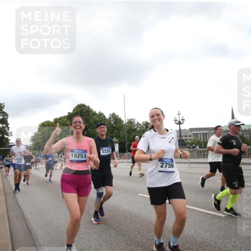 29.06.2025 - hella hamburg halbmarathon Jannik Wohlers http://msf.ph/oto/8153239 29.06.2025 10:47:58 Lombardsbrücke 1157, 1645, 2037, 2195, 2418, 2475, 2627, 2756, 2909, 2958, 3224, 3320, 3504, 3661, 3679, 3933, 4588, 5585, 5781, 5952, 6143, 7532, 8461, 8948, 9775, 9921, 10059, 10145, 11742, 12022, 12104, 12152, 12192, 12439, 12452, 12932, 13377, 13529, 13559, 13675, 13861, 13914, 14050, 15489, 15593, 15715, 15743, 16141, 16368, 16669, 16693, 16935, 16965, 17631, 17930, 18248, 18967 meine-sportfotos.de