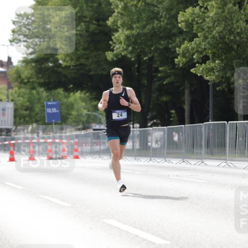 29.06.2025 - hella hamburg halbmarathon Jannik Wohlers http://msf.ph/oto/8153241 29.06.2025 09:32:56 Lombardsbrücke 24 meine-sportfotos.de
