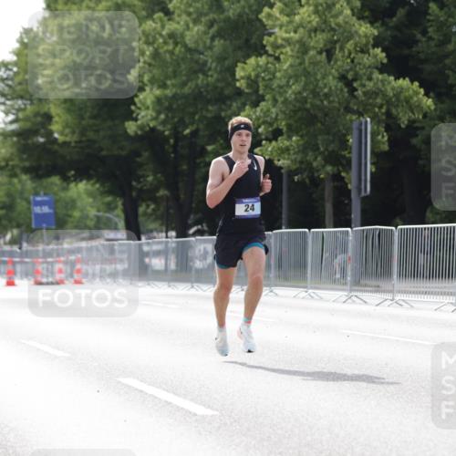 29.06.2025 - hella hamburg halbmarathon Jannik Wohlers http://msf.ph/oto/8153249 29.06.2025 09:32:57 Lombardsbrücke 24 meine-sportfotos.de