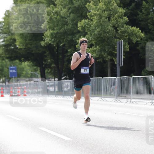 29.06.2025 - hella hamburg halbmarathon Jannik Wohlers http://msf.ph/oto/8153252 29.06.2025 09:32:57 Lombardsbrücke 24 meine-sportfotos.de