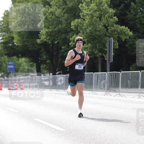 29.06.2025 - hella hamburg halbmarathon Jannik Wohlers http://msf.ph/oto/8153259 29.06.2025 09:32:57 Lombardsbrücke 24 meine-sportfotos.de