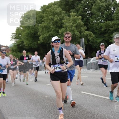 29.06.2025 - hella hamburg halbmarathon Jannik Wohlers http://msf.ph/oto/8153261 29.06.2025 10:52:55 Lombardsbrücke 1340, 1900, 1906, 2065, 2409, 3226, 4195, 4626, 5428, 5815, 7068, 7483, 7876, 8189, 8212, 8414, 8515, 8906, 9685, 9764, 10043, 10175, 10490, 11914, 12193, 12219, 12700, 13011, 13326, 13916, 13917, 14038, 14065, 14419, 14761, 17012, 17577, 17600, 18144, 18311, 18523, 18593 meine-sportfotos.de
