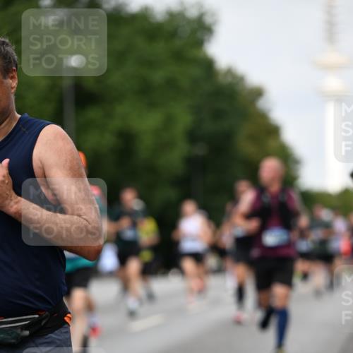 29.06.2025 - hella hamburg halbmarathon Dr. Thomas Lammeyer http://msf.ph/oto/8153263 29.06.2025 10:07:35 Kennedybrücke 1114, 1135, 1138, 1482, 1885, 2594, 2759, 2782, 3001, 3572, 4307, 4511, 4587, 5384, 5396, 5464, 6217, 6391, 7006, 7210, 7211, 7277, 7278, 7279, 7290, 7306, 7935, 8614, 9439, 9453, 9554, 10824 meine-sportfotos.de