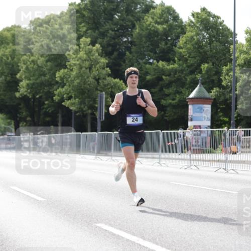 29.06.2025 - hella hamburg halbmarathon Jannik Wohlers http://msf.ph/oto/8153266 29.06.2025 09:32:58 Lombardsbrücke 24 meine-sportfotos.de