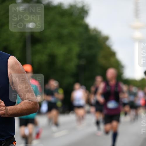 29.06.2025 - hella hamburg halbmarathon Dr. Thomas Lammeyer http://msf.ph/oto/8153267 29.06.2025 10:07:35 Kennedybrücke 1114, 1135, 1138, 1482, 1885, 2594, 2759, 2782, 3001, 3572, 4307, 4511, 4587, 5384, 5396, 5464, 6217, 6391, 7006, 7210, 7211, 7277, 7278, 7279, 7290, 7306, 7935, 8614, 9439, 9453, 9554, 10824 meine-sportfotos.de