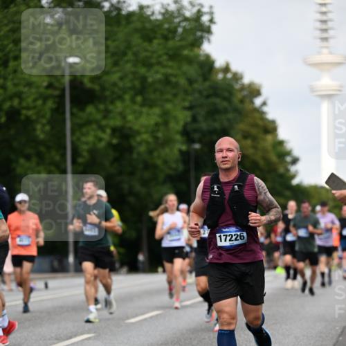 29.06.2025 - hella hamburg halbmarathon Dr. Thomas Lammeyer http://msf.ph/oto/8153296 29.06.2025 10:07:36 Kennedybrücke 1114, 1135, 1138, 1482, 1885, 2594, 2759, 2782, 3001, 3572, 4307, 4511, 4587, 5384, 5396, 5464, 6217, 6391, 7006, 7210, 7211, 7277, 7278, 7279, 7290, 7306, 7935, 8614, 9439, 9453, 9554, 10824 meine-sportfotos.de