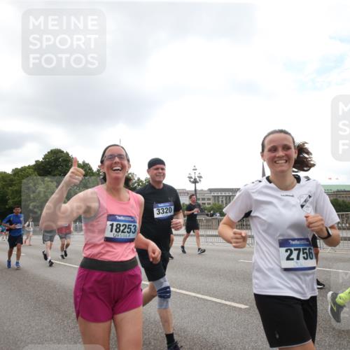 29.06.2025 - hella hamburg halbmarathon Jannik Wohlers http://msf.ph/oto/8153297 29.06.2025 10:47:58 Lombardsbrücke 1157, 1645, 2037, 2195, 2418, 2475, 2627, 2756, 2909, 2958, 3224, 3320, 3504, 3661, 3679, 3933, 4588, 5585, 5781, 5952, 6143, 7532, 8461, 8948, 9775, 9921, 10059, 10145, 11742, 12022, 12104, 12152, 12192, 12439, 12452, 12932, 13377, 13529, 13559, 13675, 13861, 13914, 14050, 15489, 15593, 15715, 15743, 16141, 16368, 16669, 16693, 16935, 16965, 17631, 17930, 18248, 18967 meine-sportfotos.de