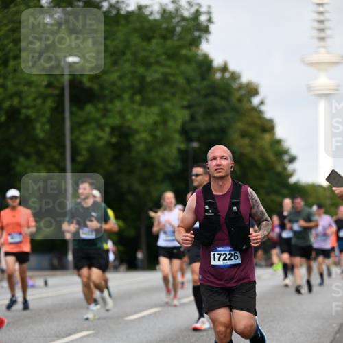 29.06.2025 - hella hamburg halbmarathon Dr. Thomas Lammeyer http://msf.ph/oto/8153300 29.06.2025 10:07:37 Kennedybrücke 1114, 1135, 1138, 1482, 1885, 2594, 2759, 2782, 3001, 3572, 4307, 4511, 4587, 5384, 5396, 5464, 6217, 6391, 6453, 7006, 7210, 7211, 7277, 7278, 7279, 7290, 7306, 7935, 8614, 9439, 9453, 9554, 10824, 11402 meine-sportfotos.de