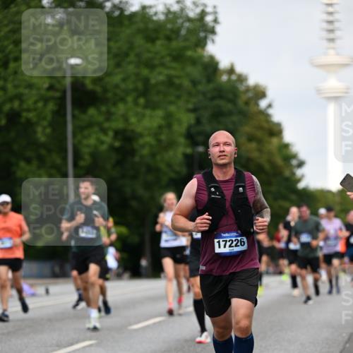 29.06.2025 - hella hamburg halbmarathon Dr. Thomas Lammeyer http://msf.ph/oto/8153306 29.06.2025 10:07:37 Kennedybrücke 1114, 1135, 1138, 1482, 1885, 2594, 2759, 2782, 3001, 3572, 4307, 4511, 4587, 5384, 5396, 5464, 6217, 6391, 6453, 7006, 7210, 7211, 7277, 7278, 7279, 7290, 7306, 7935, 8614, 9439, 9453, 9554, 10824, 11402 meine-sportfotos.de