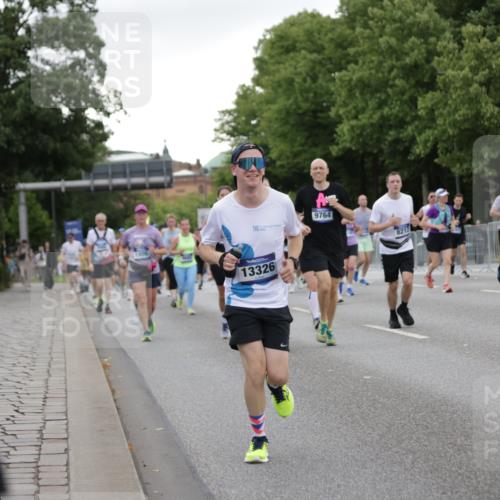 29.06.2025 - hella hamburg halbmarathon Jannik Wohlers http://msf.ph/oto/8153310 29.06.2025 10:52:57 Lombardsbrücke 1340, 1900, 1906, 2065, 2409, 3226, 4195, 4626, 5428, 5562, 5815, 6041, 6044, 7068, 7483, 7876, 8189, 8212, 8414, 8515, 8906, 9685, 9764, 10043, 10175, 10490, 11914, 12193, 12219, 12280, 12700, 13011, 13326, 14038, 14065, 14419, 14761, 16979, 17012, 17577, 17600, 18144, 18311, 18523, 18593 meine-sportfotos.de