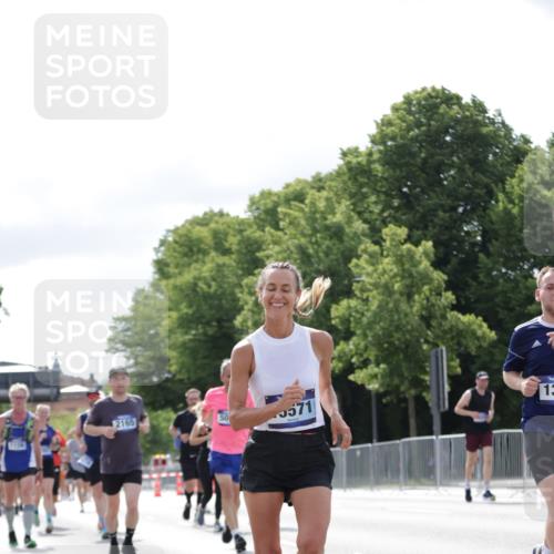 29.06.2025 - hella hamburg halbmarathon Jannik Wohlers http://msf.ph/oto/8153312 29.06.2025 10:15:40 Lombardsbrücke 1156, 1308, 1651, 2071, 2076, 2165, 2436, 2803, 2835, 3167, 4828, 5046, 5423, 7897, 8169, 8274, 8554, 8746, 8885, 9601, 9675, 9784, 9802, 10107, 10292, 10844, 10990, 11113, 11303, 11478, 11774, 11783, 11818, 12427, 12628, 14543, 14559, 15571, 15724, 15889, 16020, 16348, 16606, 17692, 18641, 18735, 19030 meine-sportfotos.de